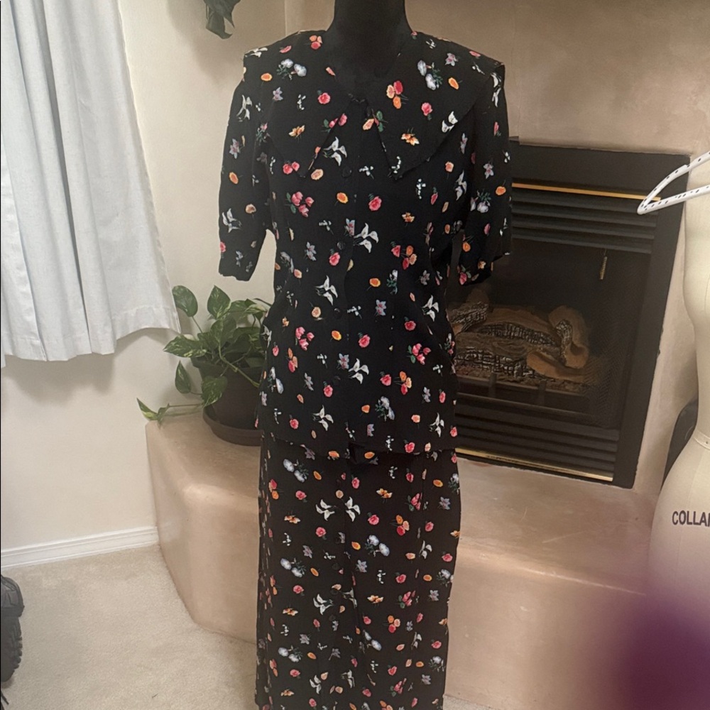 Chic Black Floral Maxi Dress